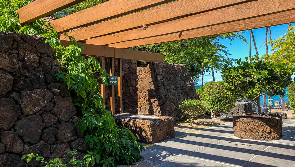 Restrooms at Anaehoomalu Beach