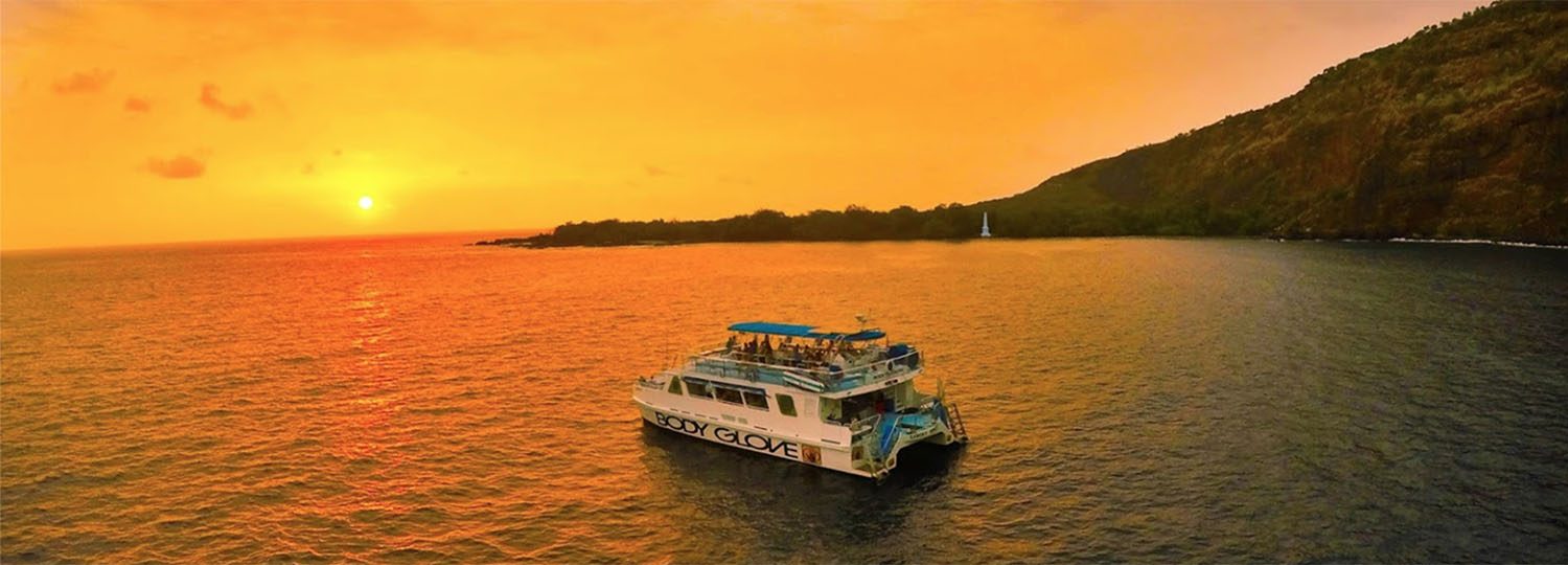 Body Glove Boat out for a Hawaii dinner cruise