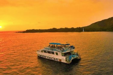 Body Glove Boat out for a Hawaii dinner cruise