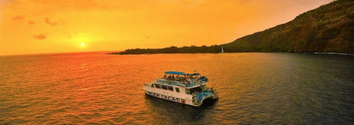 Body Glove Boat out for a Hawaii dinner cruise