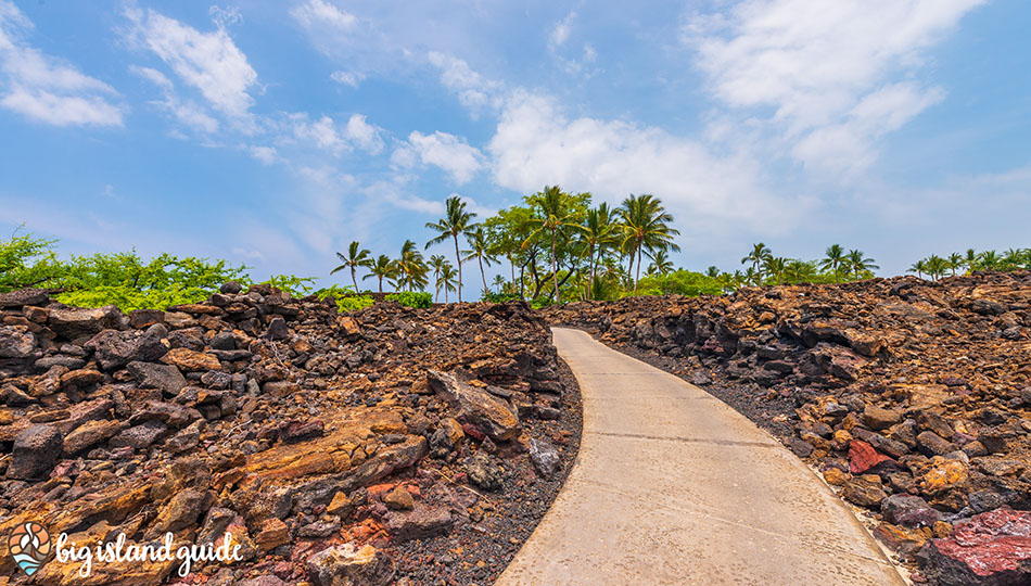 Walking trail to Kikaua Point Beach Park