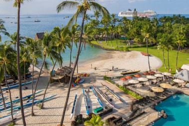 Kamakahonu Beach in front of the Marriott King Kamehameha's Kona Beach Hotel