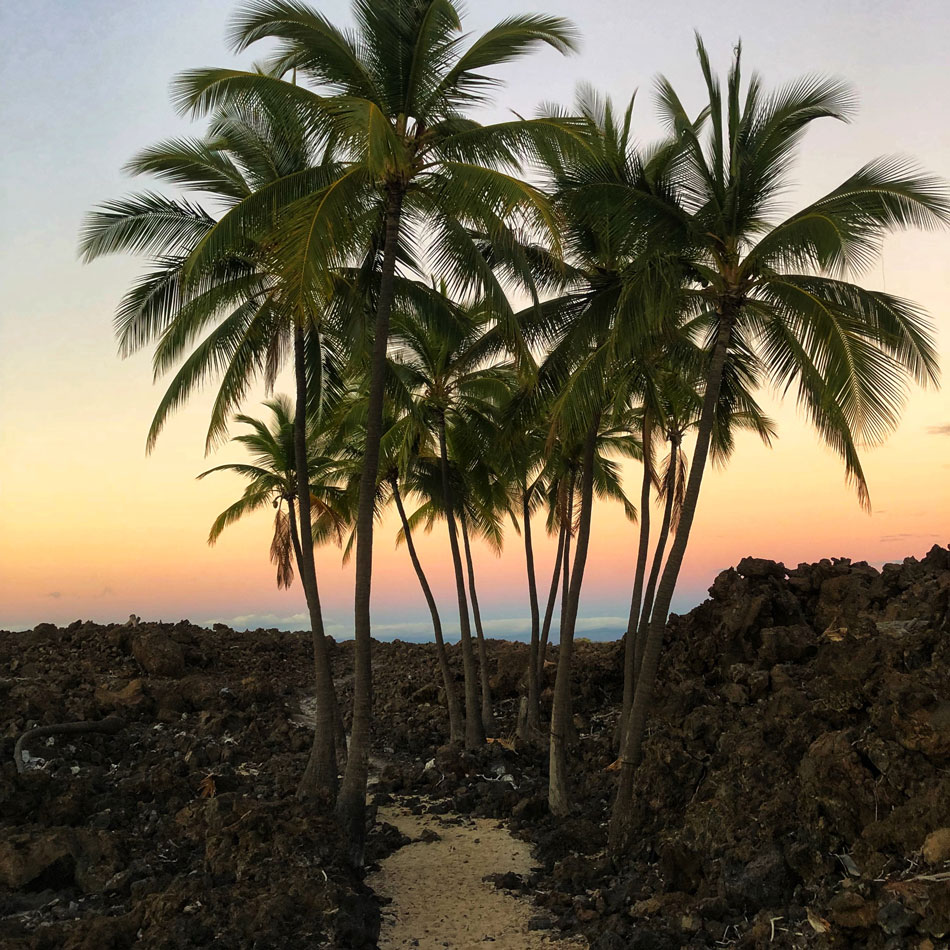 Trailhead to Makalawena Beach from Mahaiula Beach.